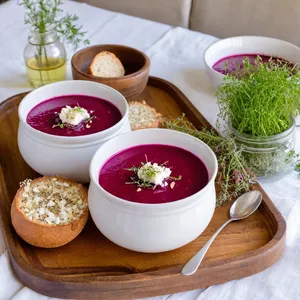 Рецепт Ажобланко с свёклой и козьим сыром - Подача и украшение