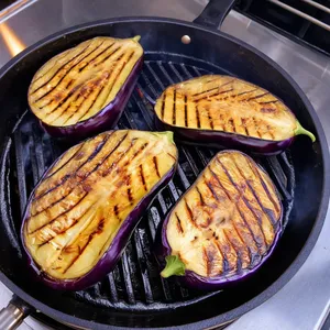 Рецепт Баклажаны гриль с соусом из маракуйи и кинзой - Жарка на гриле