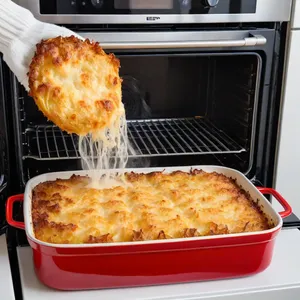 Рецепт Баранина с медово-чесночной корочкой и картофельным гратеном - Запекание гратена