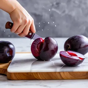 Рецепт Борщ с копченой кониной и сливой - Подготовка сливы