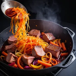 Рецепт Борщ с копченой свининой и имбирем - Обжарка овощей и свинины