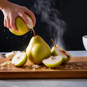 Рецепт Борщ с уткой и грушей - Добавление груши и чеснока