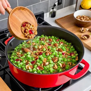 Рецепт Ботвинья с грушей и грецким орехом - Добавление груши и орехов