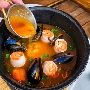 Рецепт Буйабес с морскими гребешками и трюфельным маслом - Приготовление морепродуктов