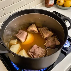 Рецепт Бульон для фо с анисом и кардамоном - Приготовление бульона