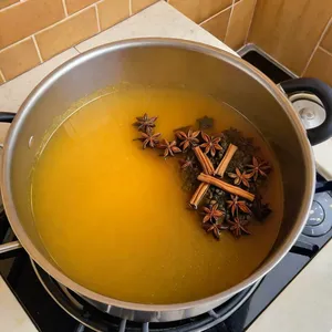 Рецепт Бульон для фо с куркумой и бадьяном - Приготовление бульона