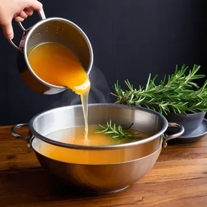 Рецепт Бульон из баранины с розмарином и чесноком - Фильтрация и подача