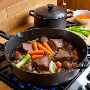 Рецепт Бульон из кабана с грушей и можжевельником - Обжарка мяса и овощей