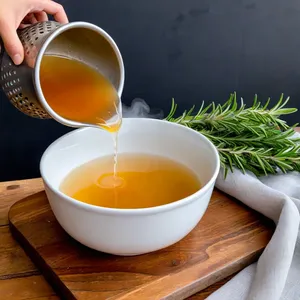 Рецепт Бульон из оленины с брусникой и розмарином - Фильтрация и подача