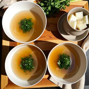 Рецепт Бульон с говяжьими костями и дайконом - Подача бульона