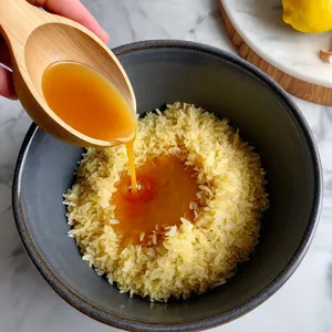 Рецепт Бульон с кальмаром и имбирным соусом - Приготовление имбирного соуса