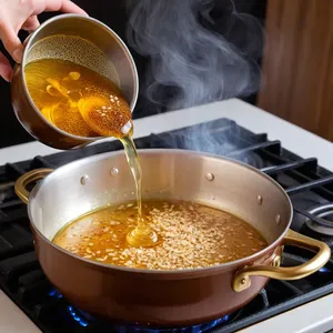 Рецепт Бульон с пекинской капустой и чили - Обжарка чеснока и имбиря