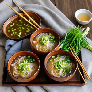 Рецепт Бульон с водорослями комбу и кунжутным маслом - Подача бульона