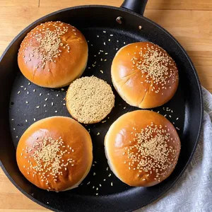 Рецепт Бургер с говядиной, черносливом и сыром горгонзола - Подготовка булочек