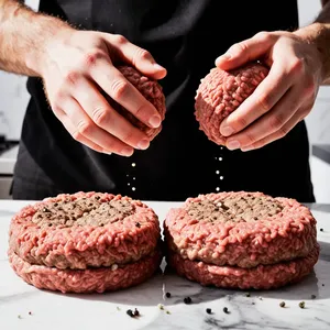 Рецепт Бургер с говядиной, фуагрой и гранатовым соусом - Формирование котлет