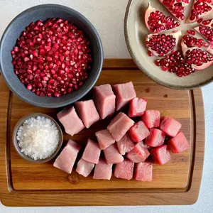 Рецепт Домашняя колбаса с гранатом и зирой - Подготовка мяса и специй