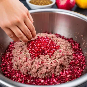 Рецепт Домашняя колбаса с гранатом и зирой - Приготовление фарша