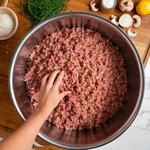 Рецепт Домашняя колбаса с грибами и тимьяном - Приготовление фарша