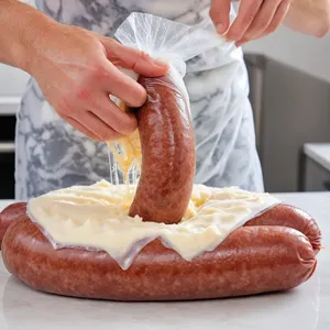 Рецепт Домашняя колбаса с сыром и пряными травами - Наполнение оболочки