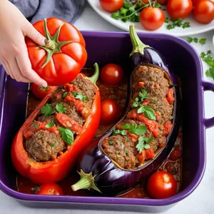 Рецепт Фаршированные баклажаны с бараниной и йогуртовым соусом - Наполнение баклажанов