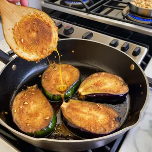 Рецепт Фаршированные баклажаны с грецкими орехами и гранатом - Обжарка баклажанов
