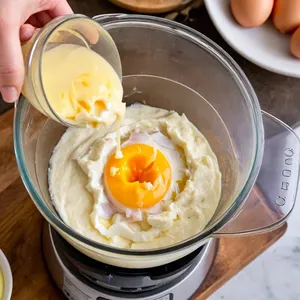 Рецепт Форшмак с гранатом и фисташками - Смешивание основы