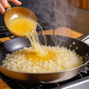Рецепт Форшмак с копченой свеклой и кешью - Обжарка лука и чеснока