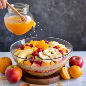 Рецепт Фруктовый салат с апельсином и кунжутом под медовой заправкой - Смешивание ингредиентов