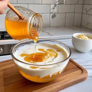 Рецепт Фруктовый салат с грушей и грецким орехом под йогуртовым соусом - Приготовление йогуртового соуса