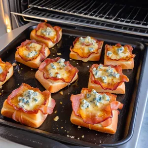 Рецепт Горячие канапе с беконом и голубым сыром - Запекание