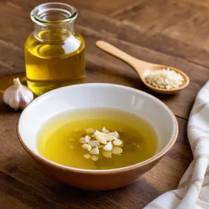 Рецепт Горячие канапе с фетой и вялеными томатами - Приготовление чесночного масла