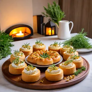 Рецепт Горячие канапе с грибами и сыром - Подача