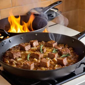 Рецепт Говядина, томлёная с абрикосами и розмарином - Обжарка мяса и лука