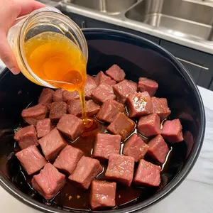 Рецепт Говядина, томлёная с ананасом и имбирём - Маринование мяса