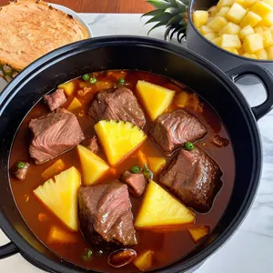 Рецепт Говядина, томлёная с ананасом и имбирём - Тушение с ананасом