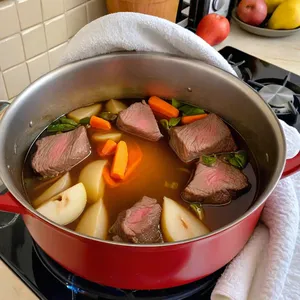 Рецепт Говядина, томлёная с грушей и чабрецом - Тушение с бульоном