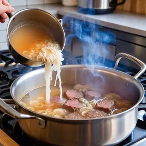 Рецепт Говяжий бульон с кореньями и чесноком - Первичное кипячение мяса