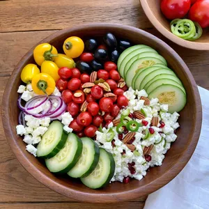 Рецепт Греческий салат с гранатом и орехами пекан - Сборка салата