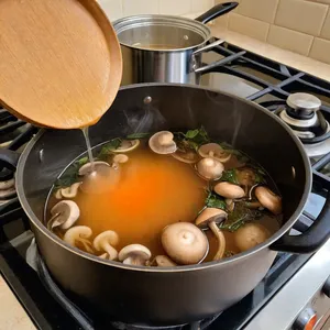 Рецепт Грибной бульон с лесными грибами и чесночным маслом - Приготовление бульона