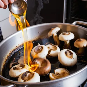 Рецепт Грибной бульон с шампиньонами и чесноком - Обжарка лука и грибов