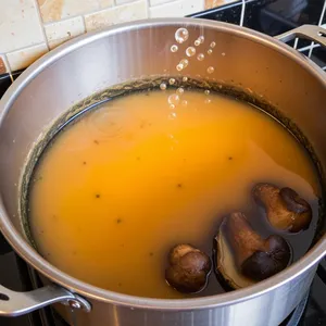 Рецепт Грибной бульон с шампиньонами и чесноком - Варка бульона