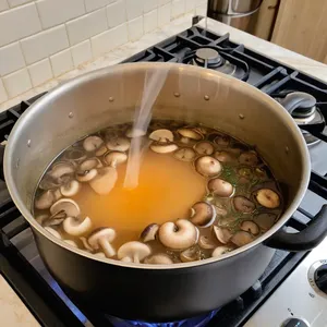 Рецепт Грибной бульон с вешенками и укропом - Варка бульона