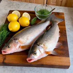 Рецепт Карась, запечённый с лимоном и укропом в фольге - Подготовка рыбы