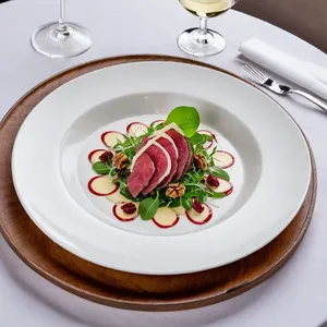 Рецепт Карпаччо из косули с грушевым пюре и грецкими орехами - Сборка и сервировка
