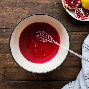 Рецепт Карпаччо из цесарки с гранатовым соусом и фисташками - Приготовление заправки