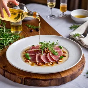 Рецепт Карпаччо из утиной грудки с мёдом и кедровыми орешками - Подача