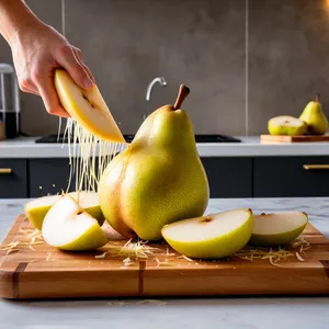 Рецепт Картофельное пюре с копченым сыром и грушей - Подготовка груши и сыра