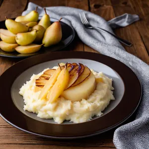 Рецепт Картофельное пюре с копченым сыром и грушей - Сборка блюда