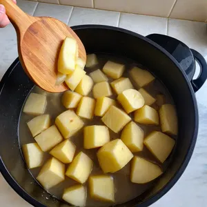 Рецепт Картофельное пюре с запеченным чесноком и зеленью - Приготовление картофеля
