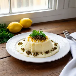 Рецепт Картофельное пюре с жареными каперсами и лимонной цедрой - Сборка блюда